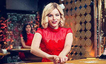 Người chơi vui vẻ trong sảnh game sau khi đăng nhập thành công